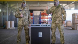 Морська піхота отримала броньований автобус третього класу захисту вiд "Метінвест"