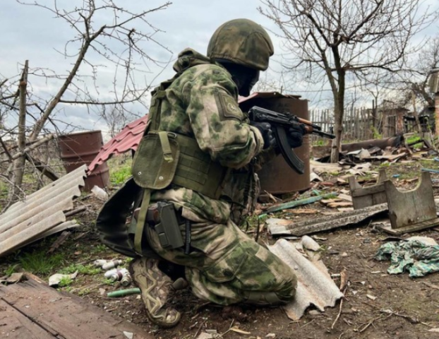Ворог намагається прорватися на околиці Курахового дрібними групами - військовий ЗСУ