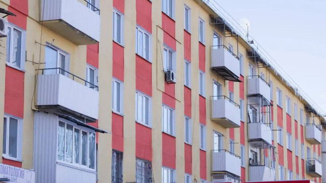 У Сіверськодонецьку російські підрядники відмовляються виправляти дефекти після "відновлення" житла У Сіверськодонецьку російські підрядники відмовляються виправляти дефекти після "відновлення" житла