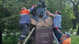 У Краматорську демонтують пам&rsquo;ятник Леоніду Бикову: що буде зі скульптурою