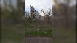 У Сіверськодонецьку окупанти знесли пошкоджену дев&rsquo;ятиповерхівку