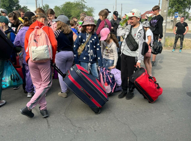 Окупанти відправили дітей із захопленої Луганщини на море та на реабілітацію