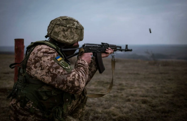 «Українські воїни налаштовані воювати, але їм потрібні боєприпаси» - голова дипломатії ЄС