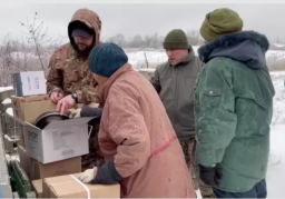 У звільнене село Новолюбівка на Луганщині привезли гуманітарну допомогу