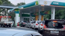 На окупованих територіях Луганщини критично знизилися запаси бензину: черги зростають щодня