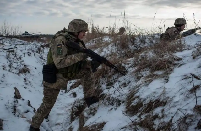 Артилерія б'є без зупинки: загарбники міцно взялися за позиції ЗСУ на Сватівському напрямку