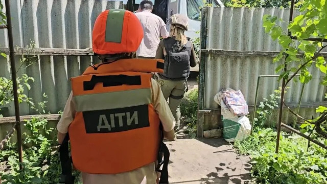 На Донеччині триває евакуація: за добу вивезли 70 дітей На Донеччині триває евакуація: за добу вивезли 70 дітей