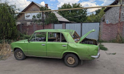 Обстріл Костянтинівки FPV-дронами: безпілотники влучили у приватний сектор