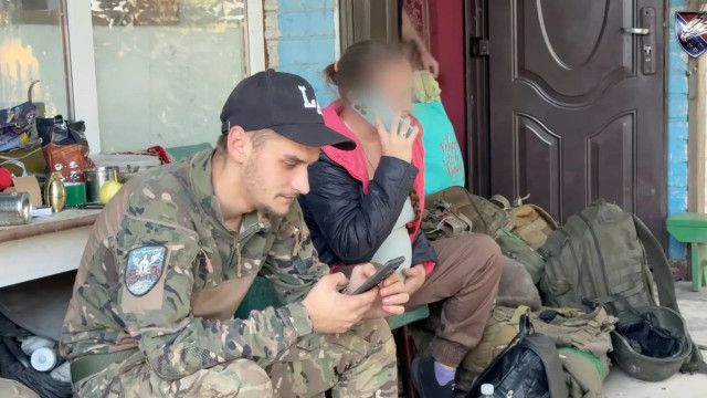 У Покровську військові допомогли евакуювати вагітну жінку У Покровську військові допомогли евакуювати вагітну жінку