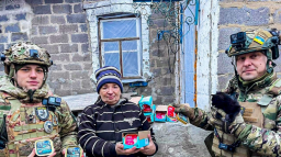 «Білі янголи» доставили в Авдіївку продукти та корм для тварин