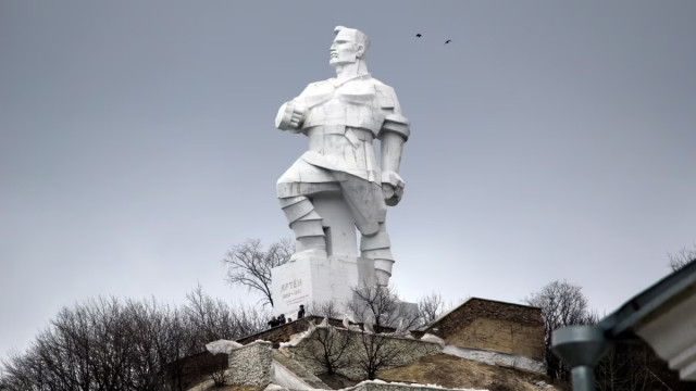 Пам'ятник «Артему» у Святогірську відтепер має нову назву