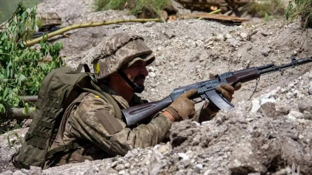 Рашисти зумiли просунутися вперед у тимчасово окупованій Луганській області Рашисти зумiли просунутися вперед у тимчасово окупованій Луганській області