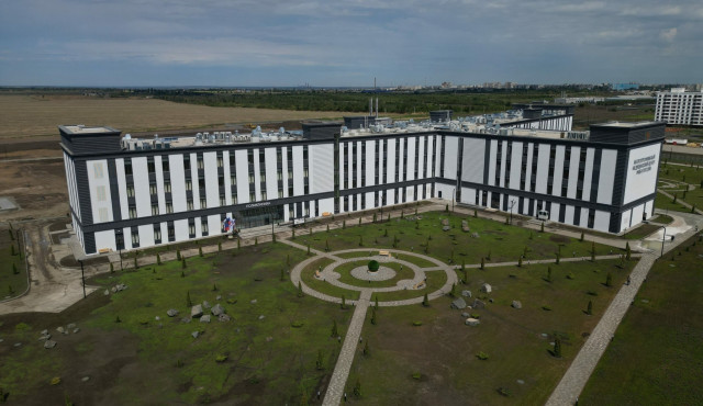 Росіяни зводять новий медичний стаціонар у Маріуполі: що відомо Росіяни зводять новий медичний стаціонар у Маріуполі: що відомо