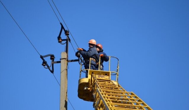 У Костянтинівці через ворожий обстріл без світла залишилися майже 15 тисяч абонентів У Костянтинівці через ворожий обстріл без світла залишилися майже 15 тисяч абонентів