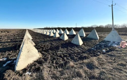 Окупанти готують кілометри оборонних споруд на шляху до Маріуполя