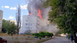 Потужний вибух у Сіверськодонецьку призвів до пожежі в житловому будинку: що відомо