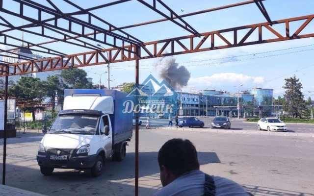 У окупованому Донецьку пролунали вибухи: піднімається дим