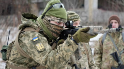 На Луганському напрямку важкі бої: противник активно атакує позиції ЗСУ