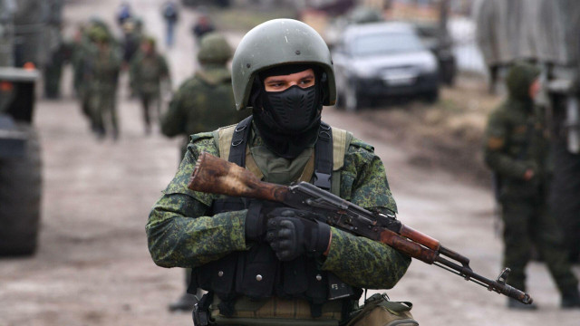 У селі на Луганщині окупанти поселили військових у місцеву школу
