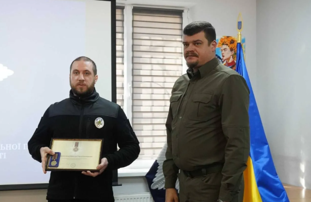 Відвага в службі: 23 поліцейських Луганщини отримали відзнаки "За оборону України"