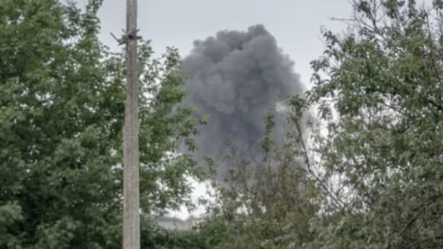 У Краматорську через атаки пошкоджено три багатоповерхівки, два магазини та вісім авто У Краматорську через атаки пошкоджено три багатоповерхівки, два магазини та вісім авто