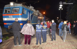 З Покровська прибув пʼятий евакуаційний потяг: переселенців прийняли громади Кіровоградщини