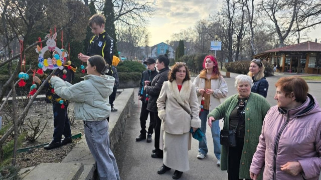 Бахмутяни створили Великоднє дерево у Кременчуці - кадри з майстер-класу