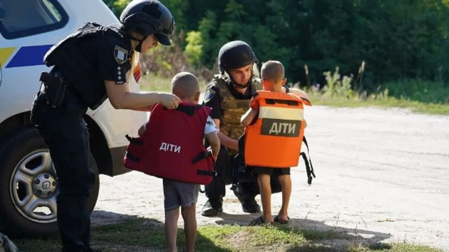Евакуація зі Слов'янська: сім'ї не відмовляються від виїзду, 96 дітей уже у безпеці
