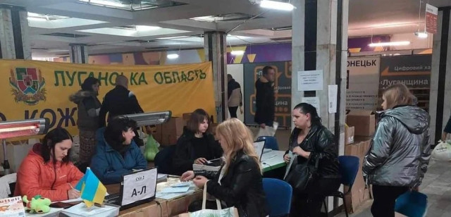 Переселенці отримали гуманітарну допомогу у Дніпрі та Тернополі