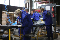 Окупанти не виплачують заробітну плату працівникам вагонобудівного заводу на Луганщині