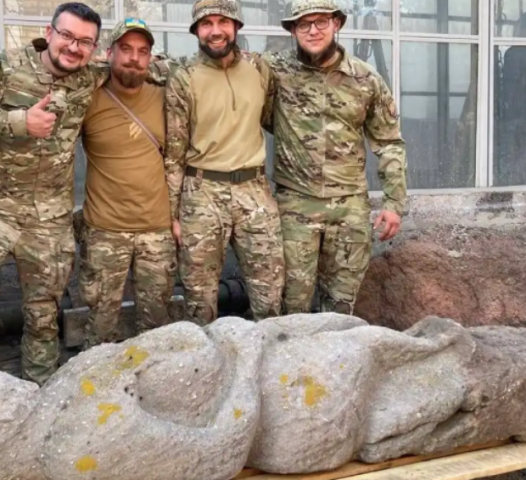 З-під Покровська евакуювали кам'яну статую половецького воїна, якій майже 1000 років