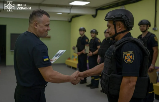 На Донеччині нагородили 22 рятувальника за мужність та сміливість при виконанні службових завдань