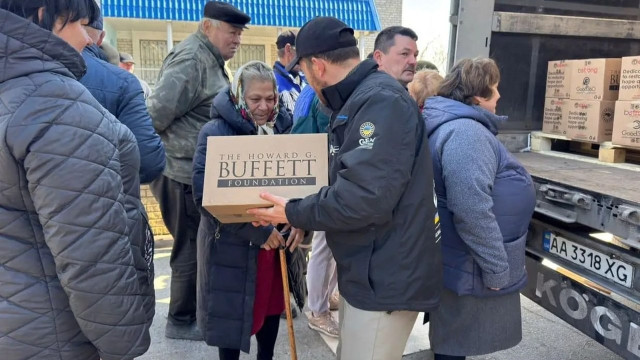 Продукти, гігієна та будматеріали: як волонтери допомагають населенню громад Донецька