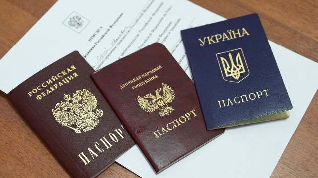 На Луганщині рашисти примусово паспортизують людей старшого віку На Луганщині рашисти примусово паспортизують людей старшого віку