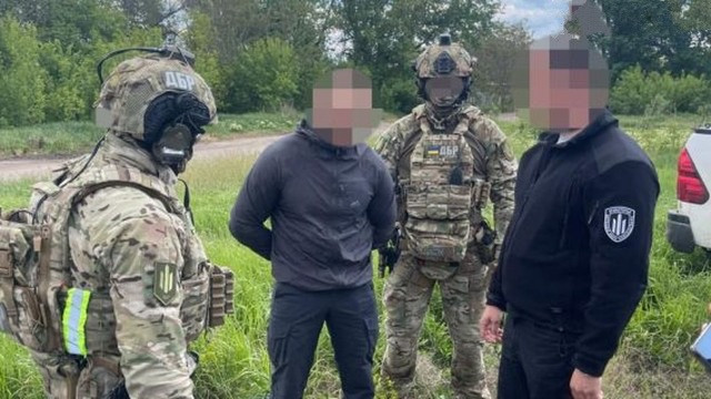 На Донеччині військовий продавав зброю через соцмережі На Донеччині військовий продавав зброю через соцмережі