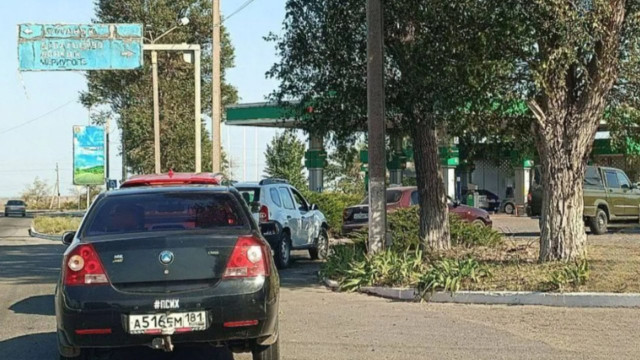Луганськ і Донецьк стикаються з гострим дефіцитом бензину Луганськ і Донецьк стикаються з гострим дефіцитом бензину