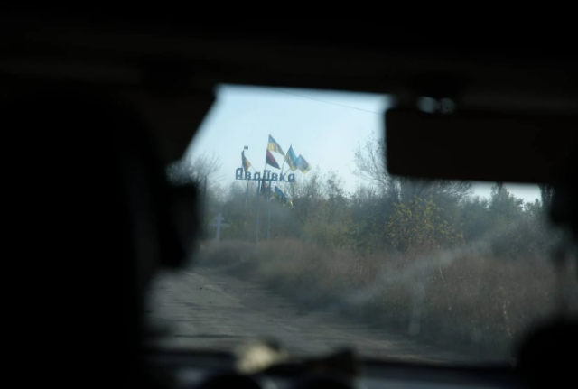 Гарячі бої в Авдіївці: окупанти "лізуть як таргани" і б'ють з усіх гармат