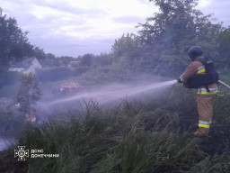 Ефективна робота рятувальників: на Донеччині ліквідовано 9 пожеж