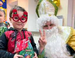 NOVUS передали 500 подарунків для дітей ВПО у центр підтримки Краматорського району