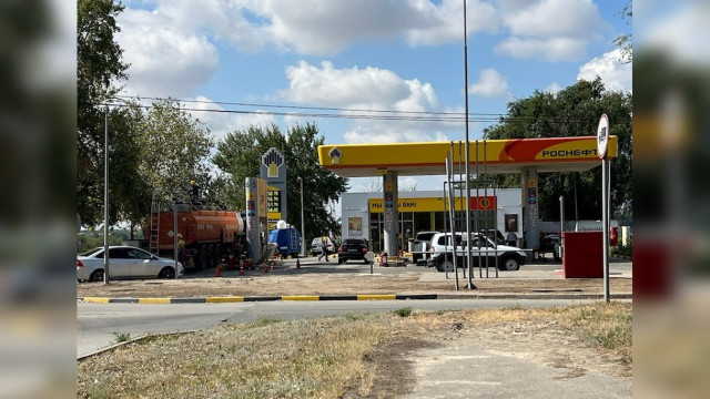 На окупованій Луганщині майже місяць не вщухає дефіцит пального На окупованій Луганщині майже місяць не вщухає дефіцит пального