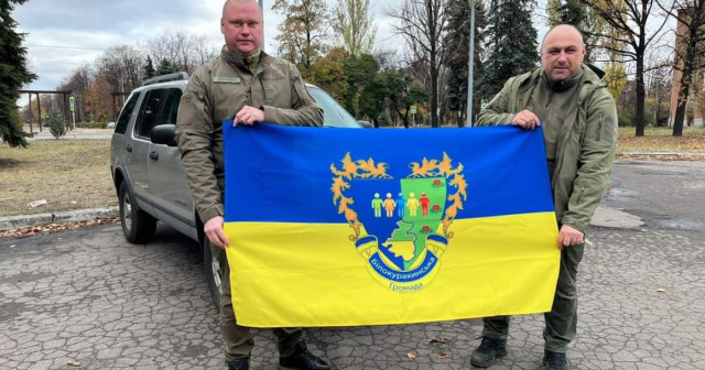 Луганська бригада тероборони отримала автомобіль підвищеної прохідності Луганська бригада тероборони отримала автомобіль підвищеної прохідності