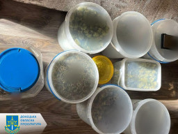 У Донецькій області затримано три чоловiка за незаконну торгівлю марихуаною