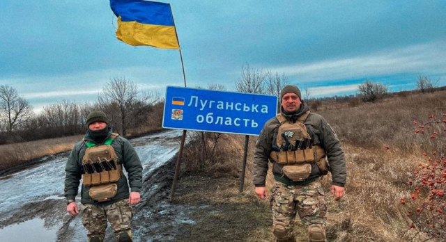 Поліцейські доставили хліб у село Невське на Луганщині