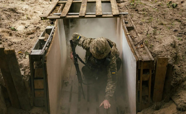 Росіяни посилили штурми на Луганщині: понад 20 атак на Лиманському напрямку Росіяни посилили штурми на Луганщині: понад 20 атак на Лиманському напрямку