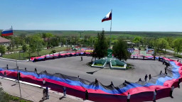 В окупованому Гранітному провели пропагандистську акцію з 200-метровим прапором