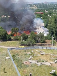 В Горловке горят частные дома