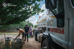 Рятувальники Донецької області доставили жителям прифронтових сіл питну та технічну воду