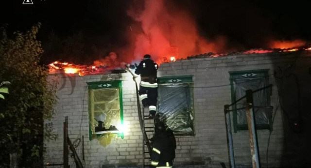 Рятувальники ліквідували пожежі житлових будинків у Покровському та Краматорському районах Рятувальники ліквідували пожежі житлових будинків у Покровському та Краматорському районах