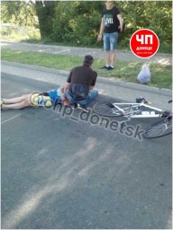 В Донецке собака сбила велосипедиста, а в Шахтерске подросток на мопеде - ребенка