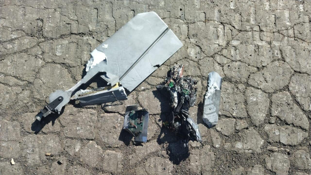 На Бахмутському напрямку знищено російський дрон «Ланцет» На Бахмутському напрямку знищено російський дрон «Ланцет»